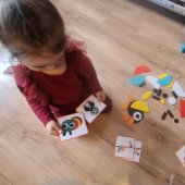 Puzzle din lemn pentru copii cu figuri geometrice pentru creare de imagini cu animalute